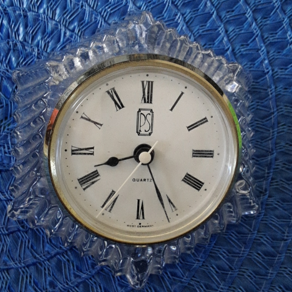 ANNA HUTTO BLEIKRISTALL PS QUARTZ  CRYSTAL CLOCK / IT WORKS !